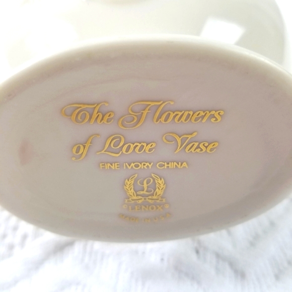 LENOX FLOWERS OF LOVE VASE - Picture 4 of 4